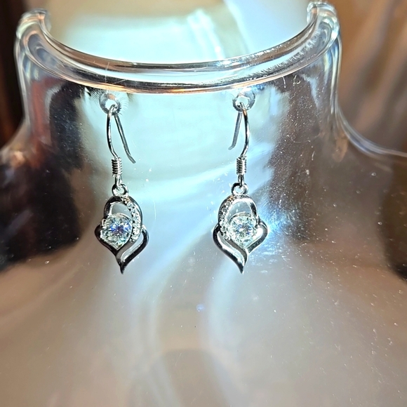 LOVESSOM S925 Sterling Silver Heart-Shaped Moissanite Drop Earrings Nickle free - Picture 7 of 9